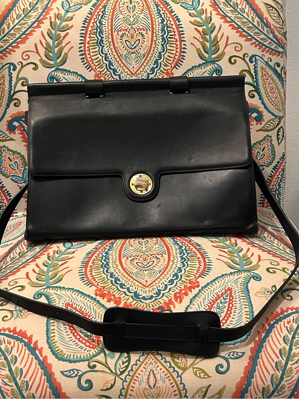 Jemma Emma39 Classic Black Leather Shoulder Bag with Gold Turn-Lock